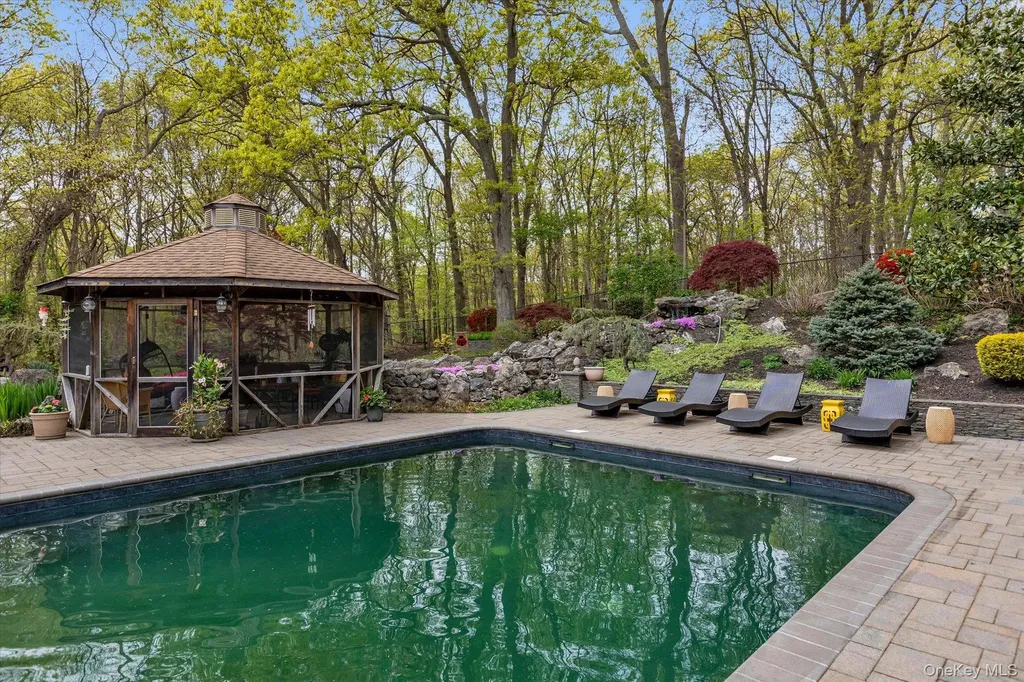 263 Old Commack Road Kings Park NY 11754