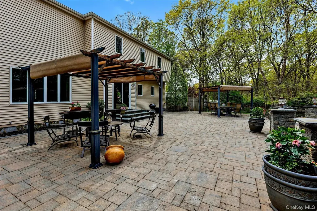 263 Old Commack Road Kings Park NY 11754