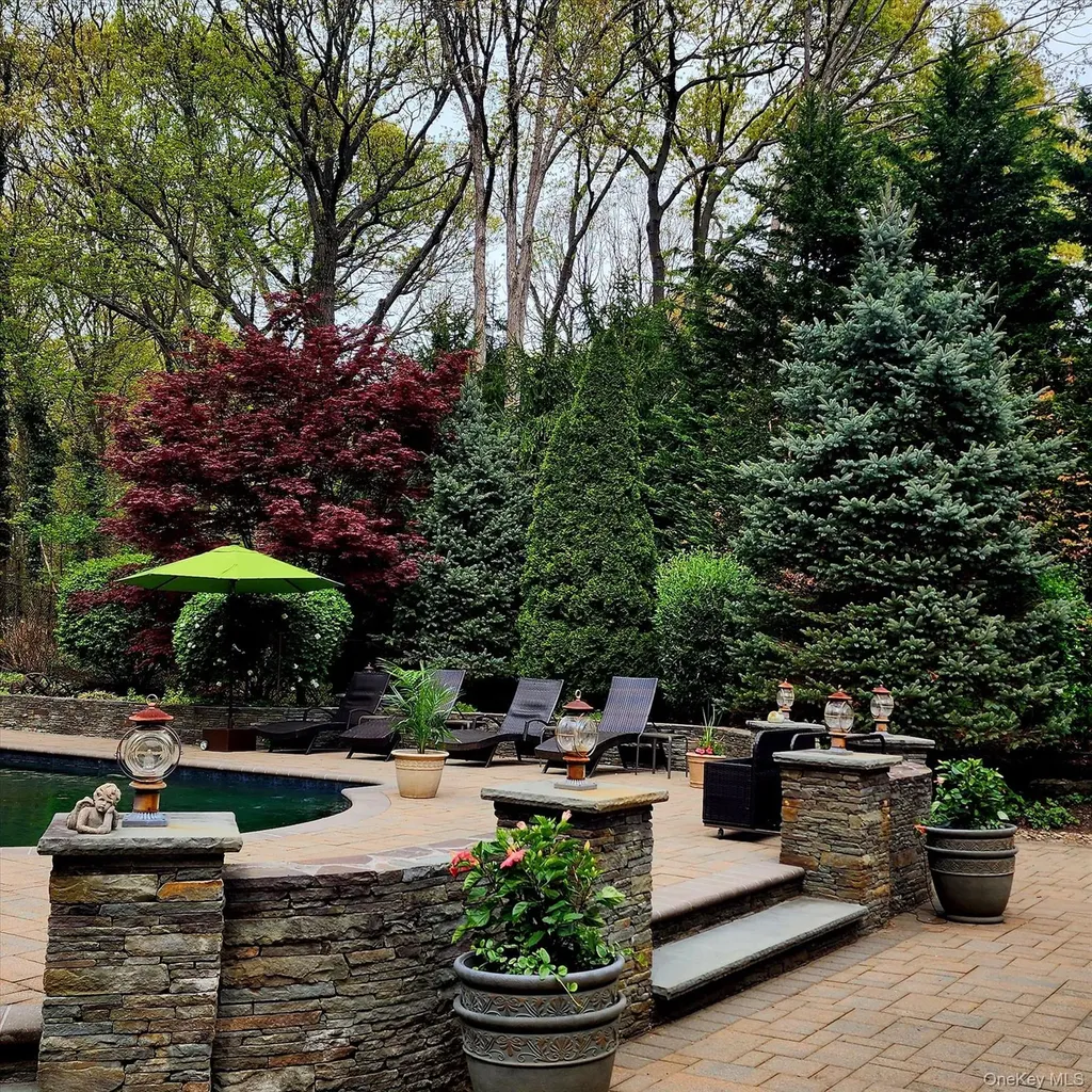 263 Old Commack Road Kings Park NY 11754
