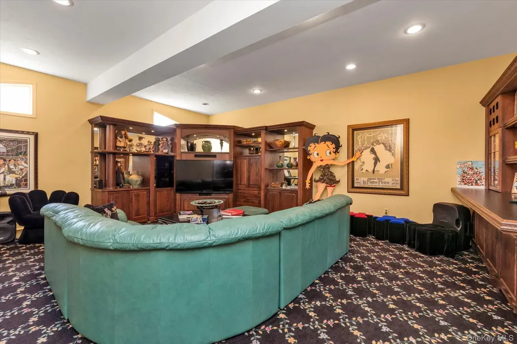 390 Silver Lane Oceanside NY 11572