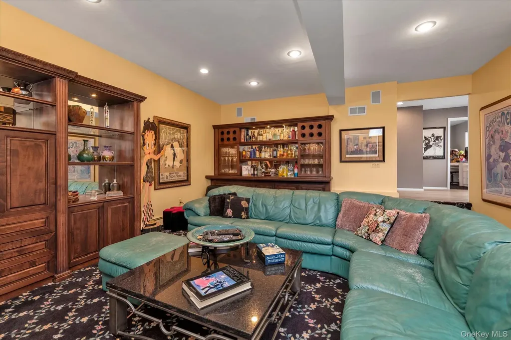 390 Silver Lane Oceanside NY 11572