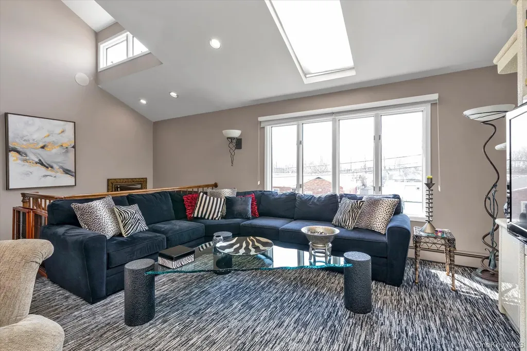 390 Silver Lane Oceanside NY 11572