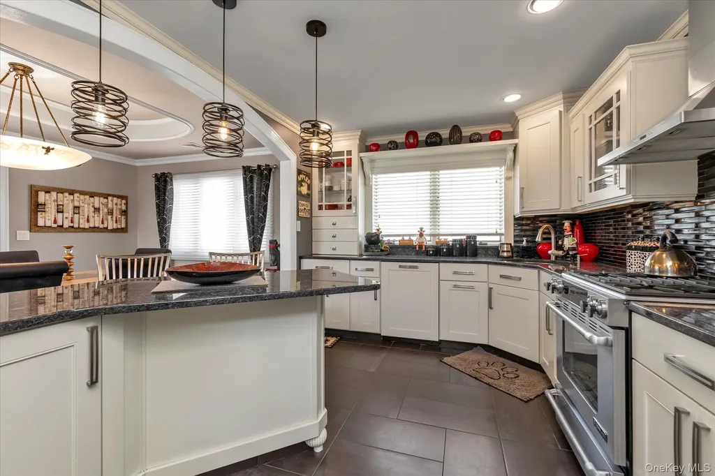 390 Silver Lane Oceanside NY 11572
