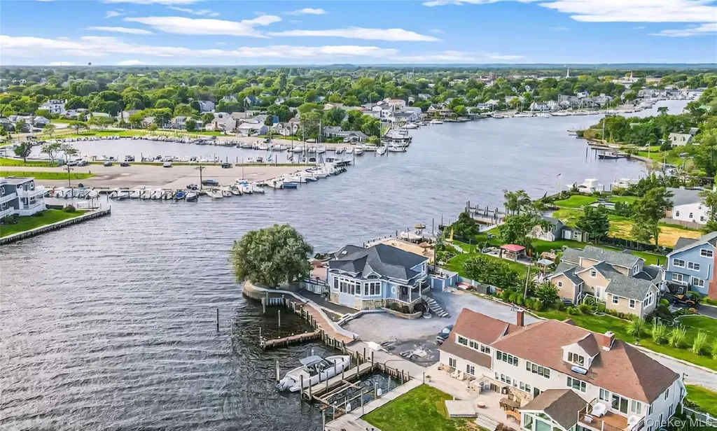 238 W Islip Road West Islip NY 11795