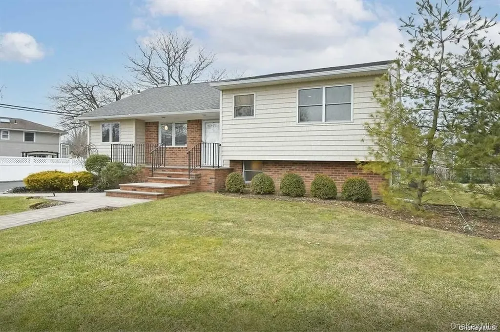 6 Patricia Street Plainview NY 11803