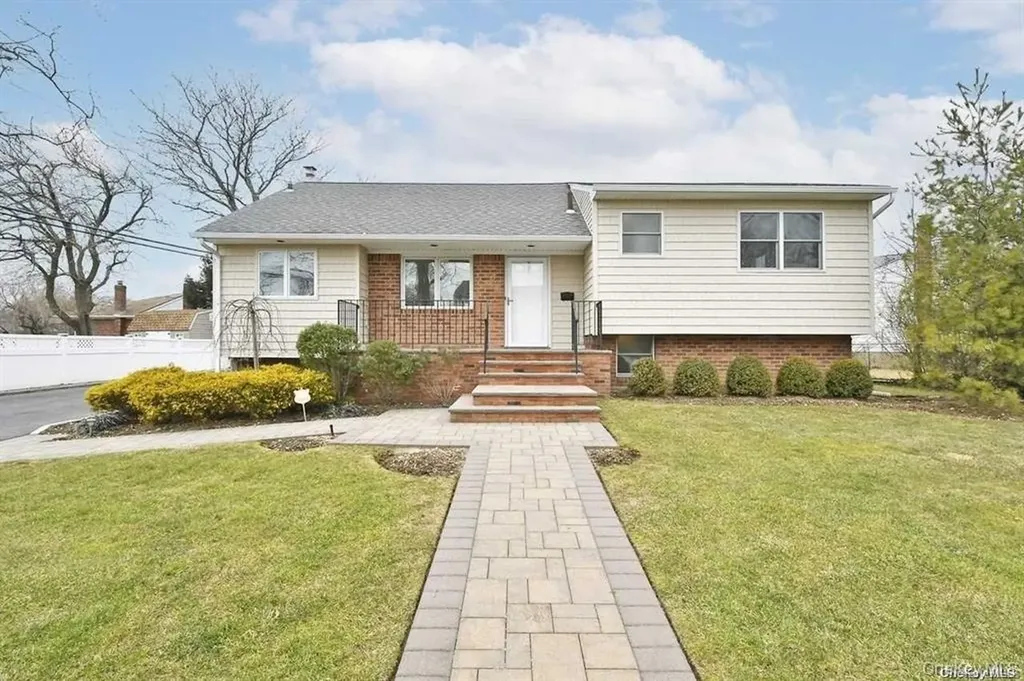 6 Patricia Street Plainview NY 11803