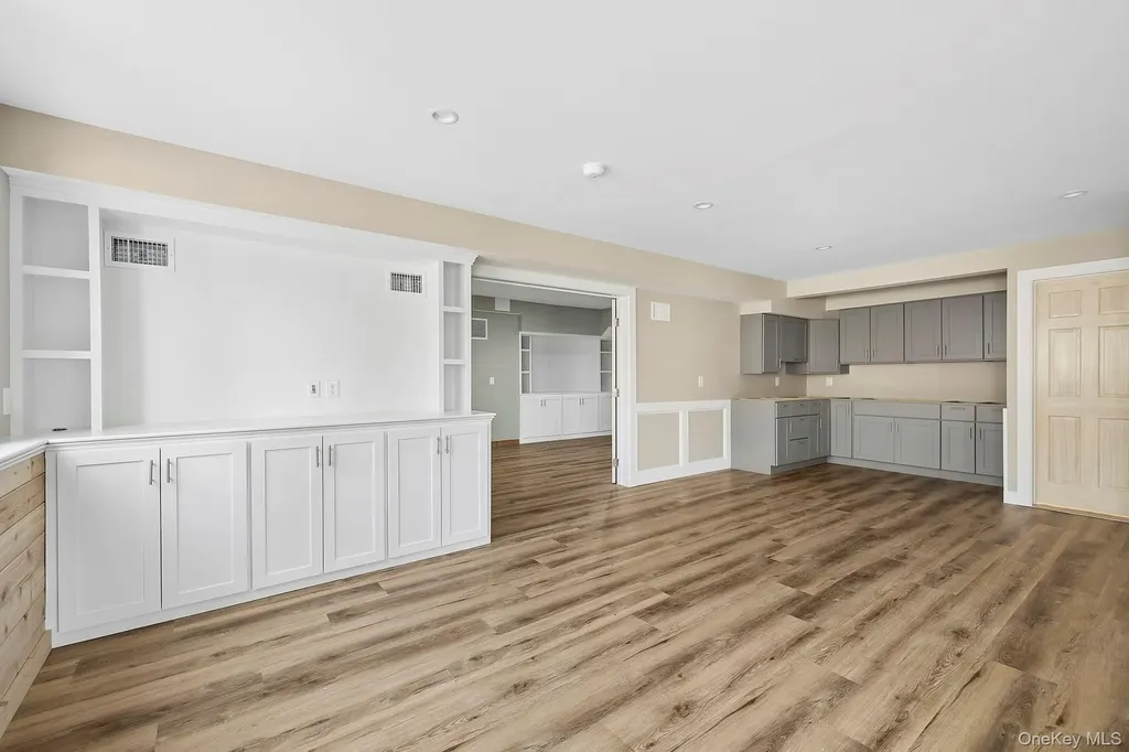 178 Main Road Riverhead NY 11901