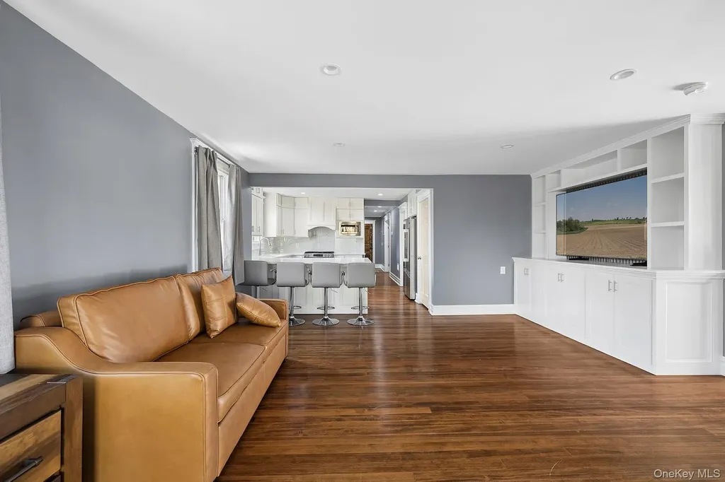 178 Main Road Riverhead NY 11901