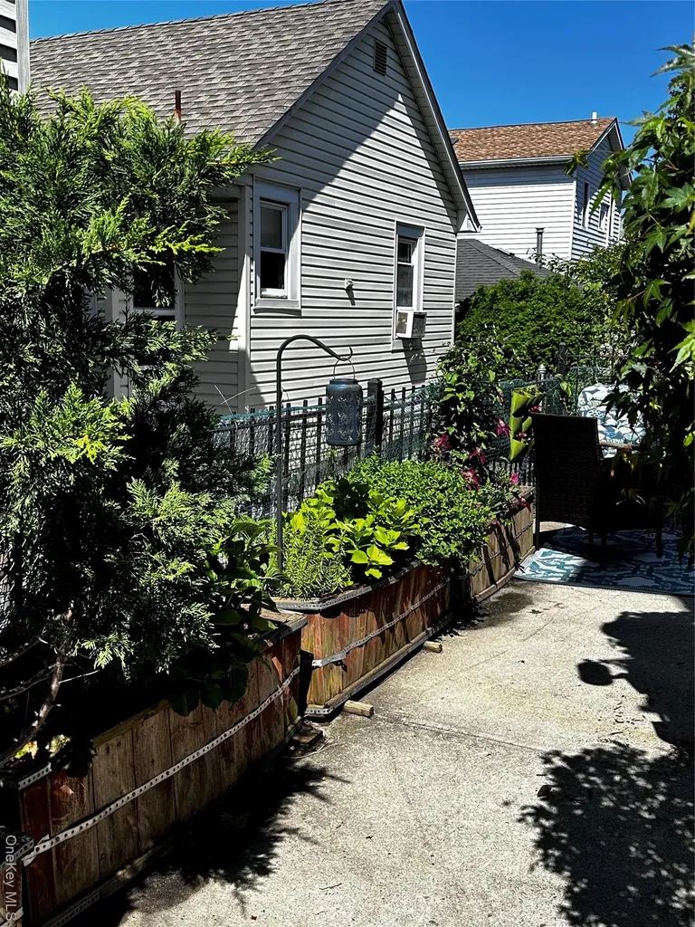 2 Alden Park Bronx NY 10465