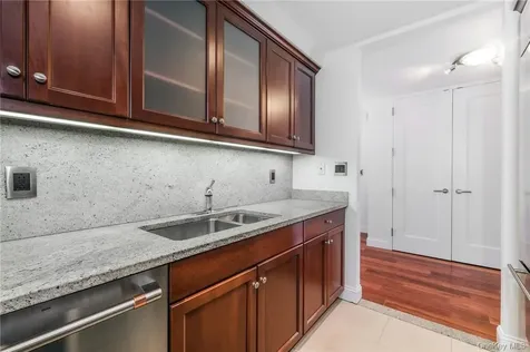 10 City Place White Plains NY 10601