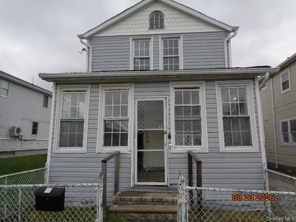 19 E 10th Road Broad Channel NY 11693