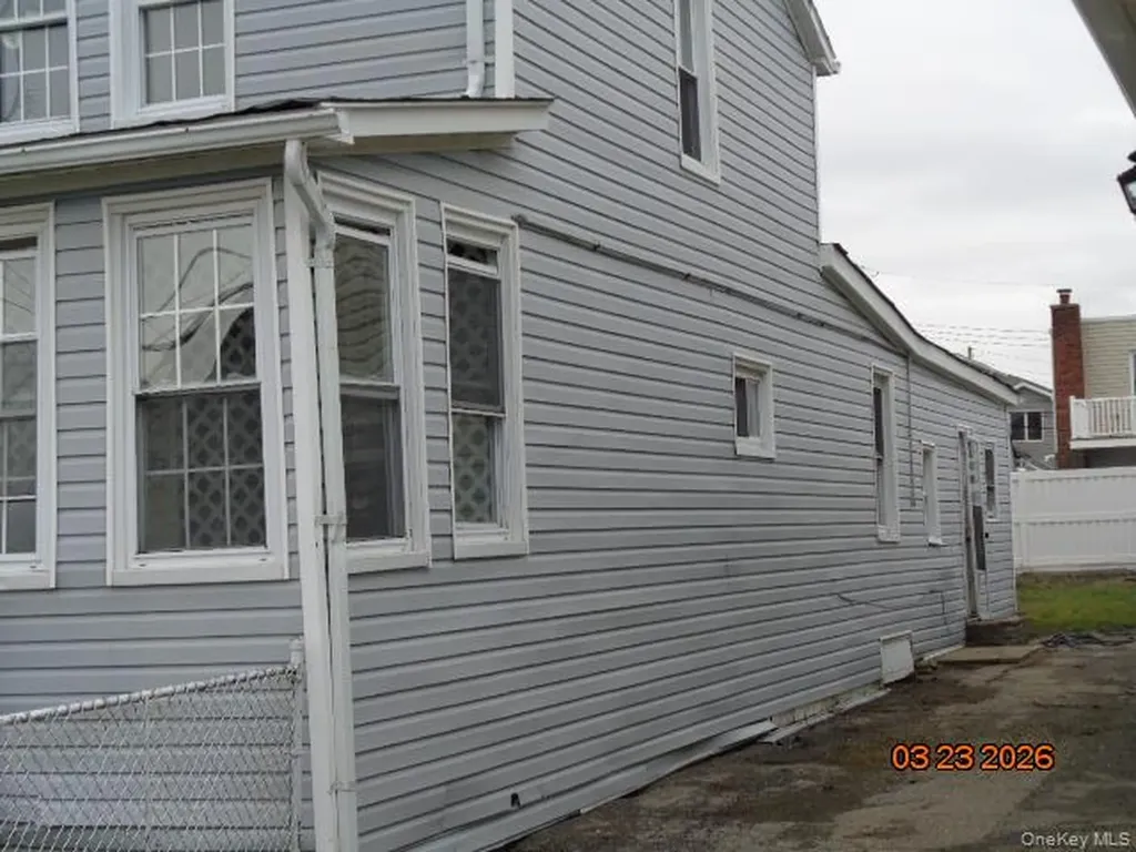 19 E 10th Road Broad Channel NY 11693