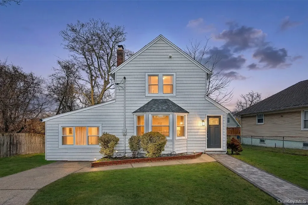 19 West Side Avenue Bay Shore NY 11706