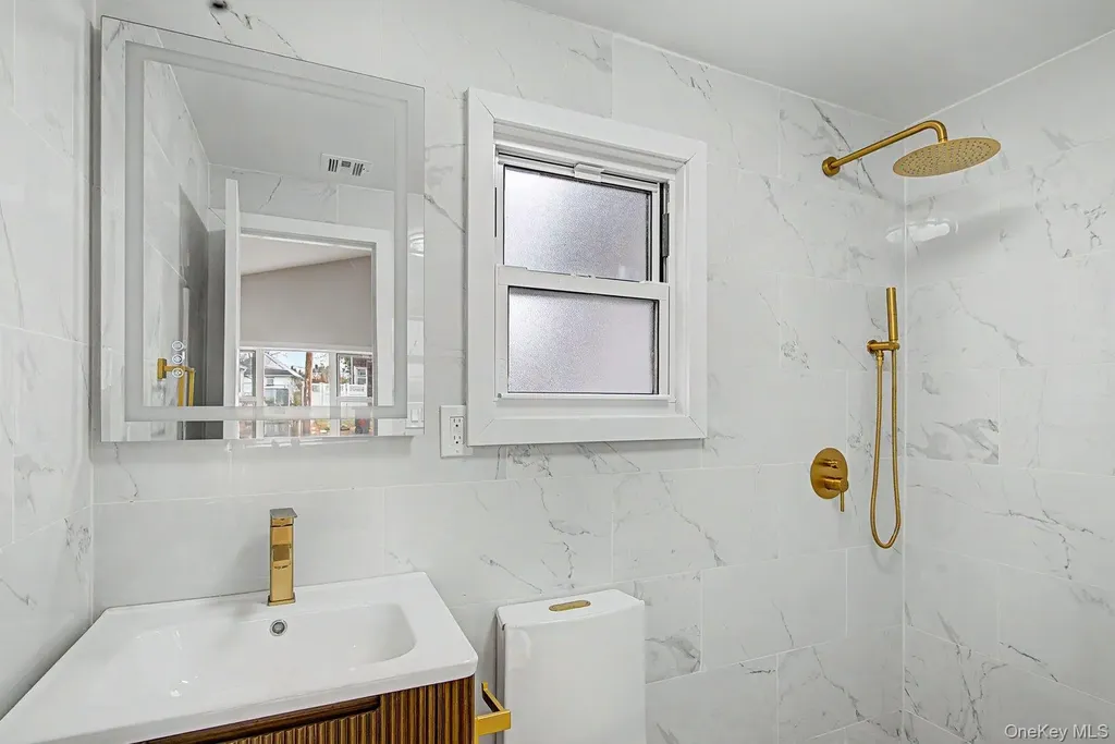 19 West Side Avenue Bay Shore NY 11706