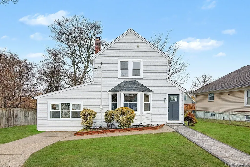 19 West Side Avenue Bay Shore NY 11706