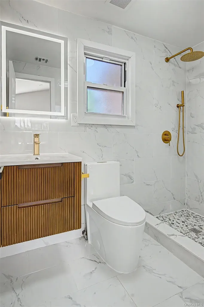19 West Side Avenue Bay Shore NY 11706