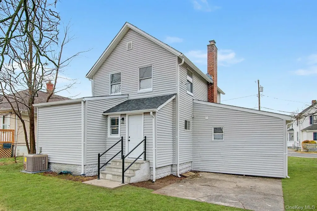 19 West Side Avenue Bay Shore NY 11706