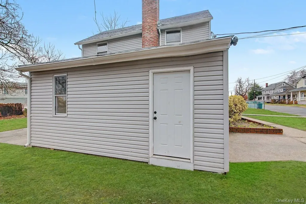 19 West Side Avenue Bay Shore NY 11706