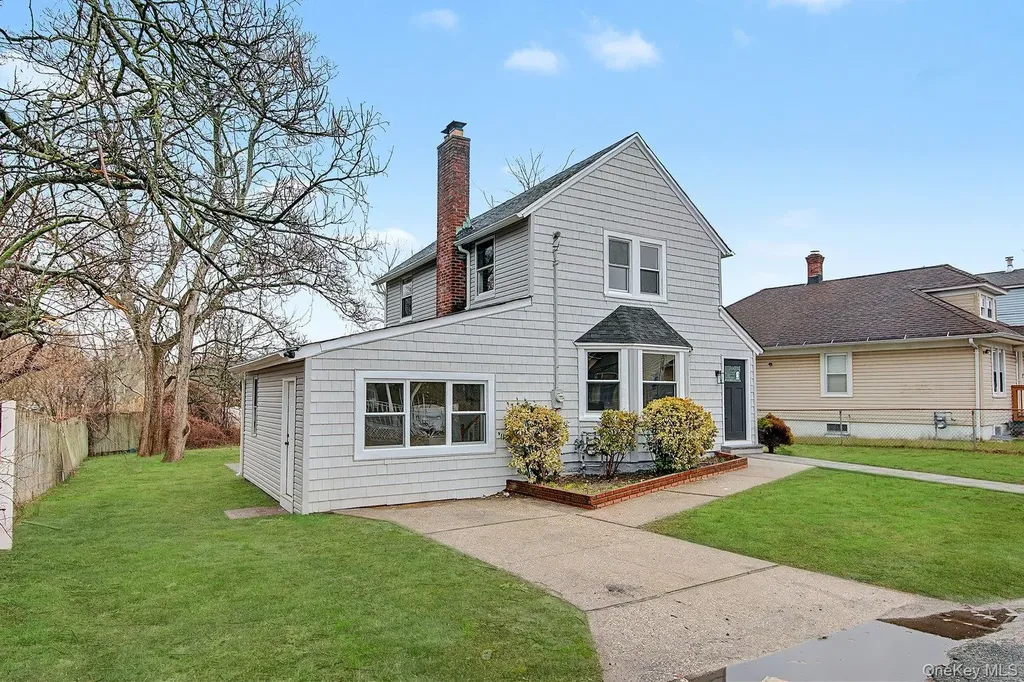 19 West Side Avenue Bay Shore NY 11706