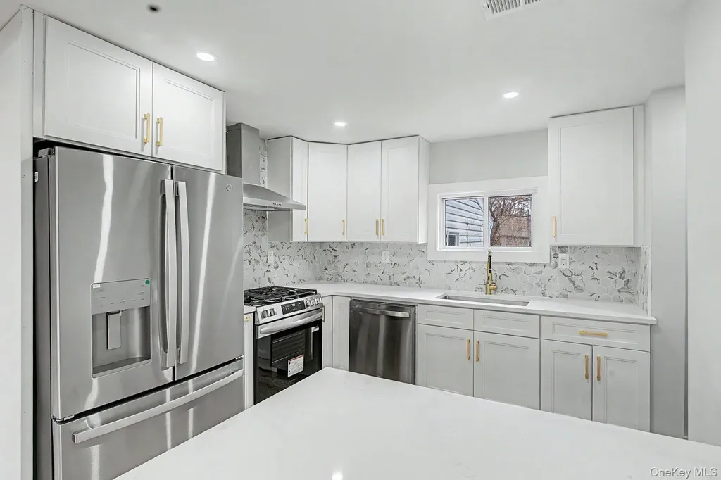 19 West Side Avenue Bay Shore NY 11706