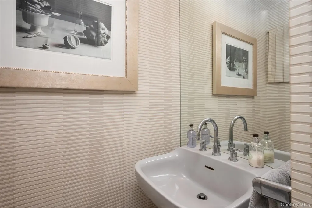 22 Delaware Avenue Jericho NY 11753