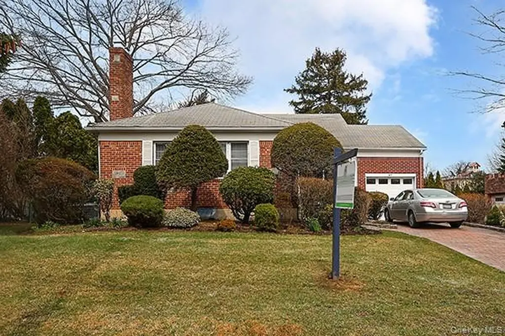 97 Vanderbilt Avenue Manhasset NY 11030