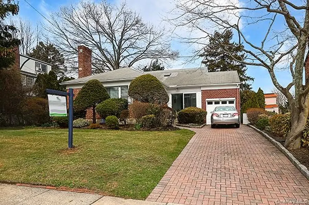 97 Vanderbilt Avenue Manhasset NY 11030