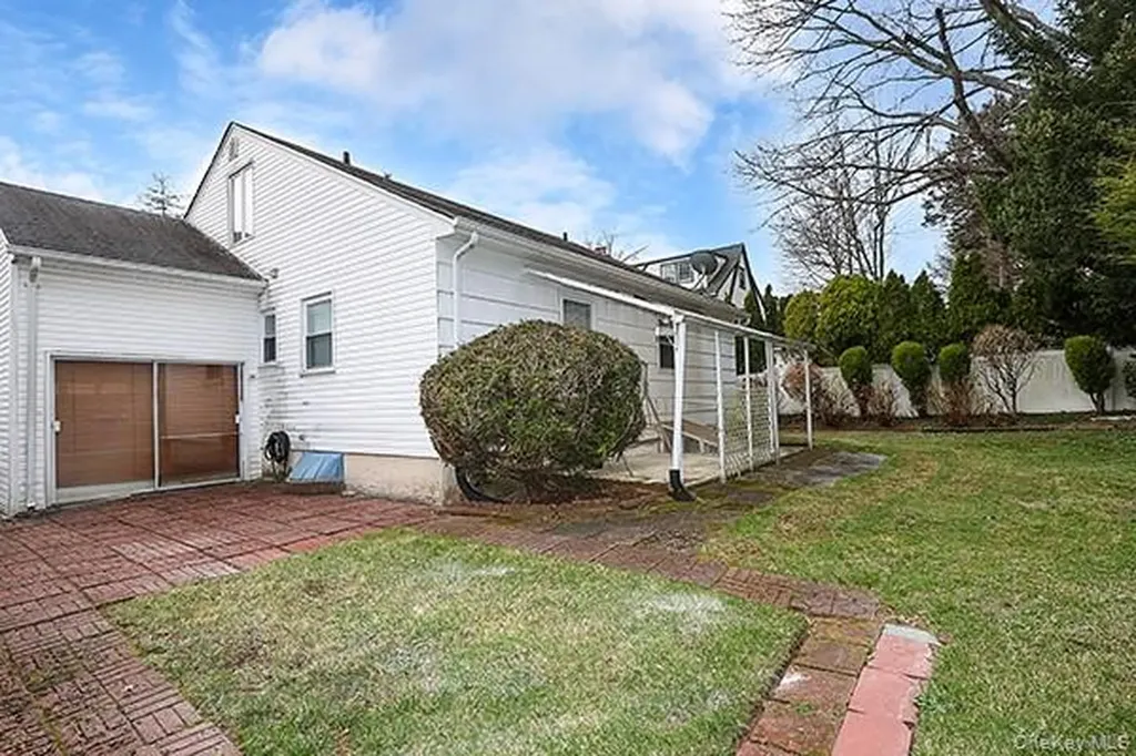 97 Vanderbilt Avenue Manhasset NY 11030