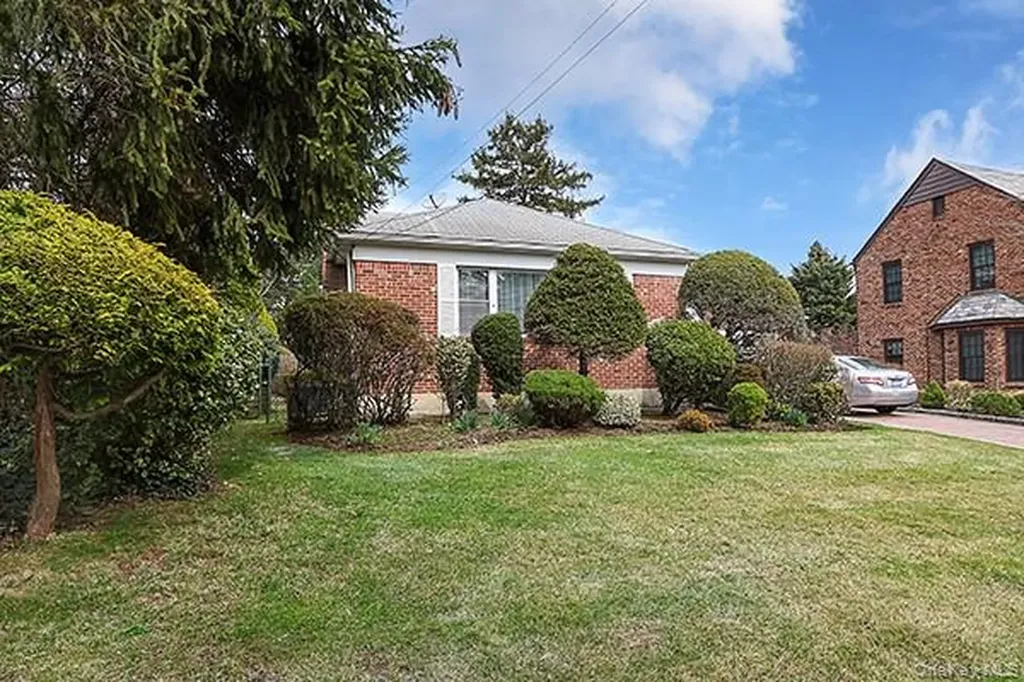 97 Vanderbilt Avenue Manhasset NY 11030