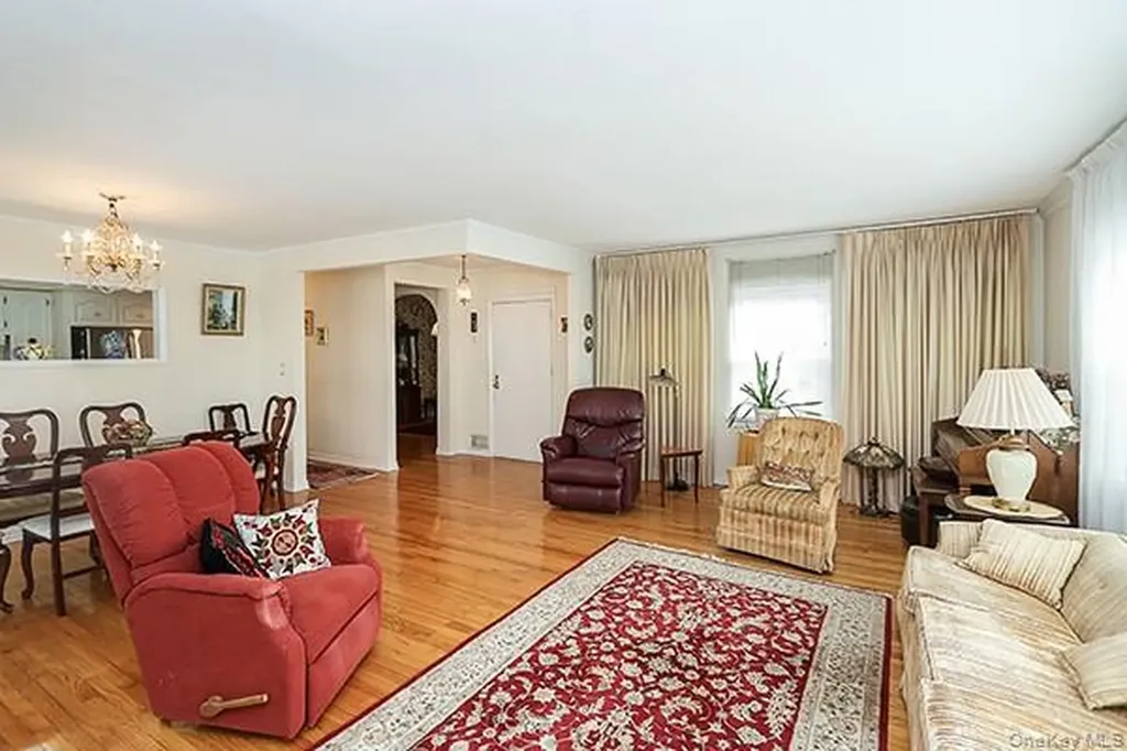 97 Vanderbilt Avenue Manhasset NY 11030