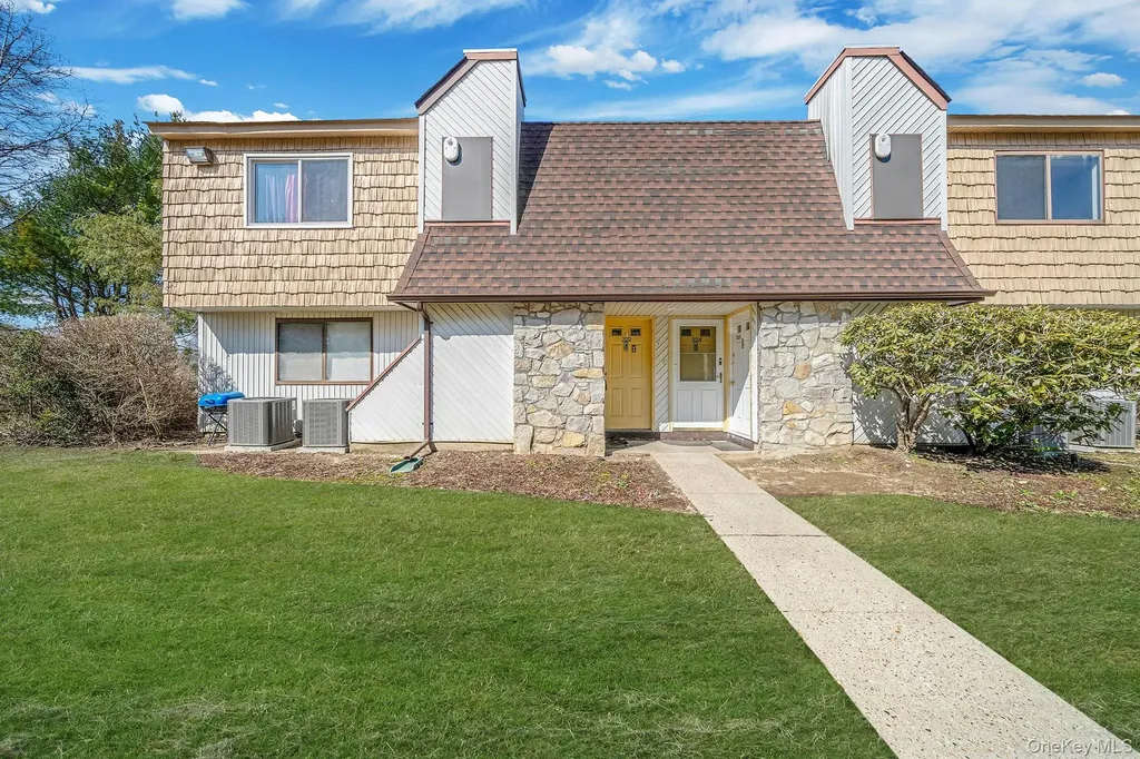 222 Pointe Circle N Coram NY 11727