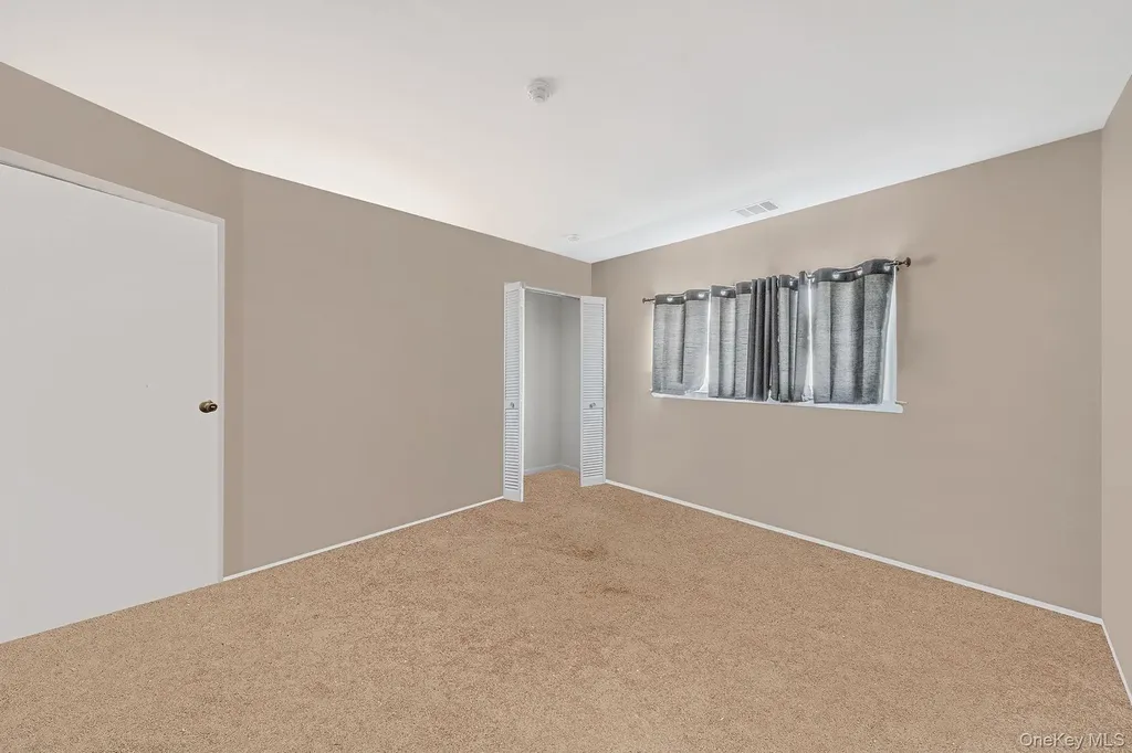 222 Pointe Circle N Coram NY 11727