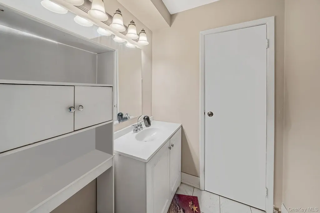222 Pointe Circle N Coram NY 11727