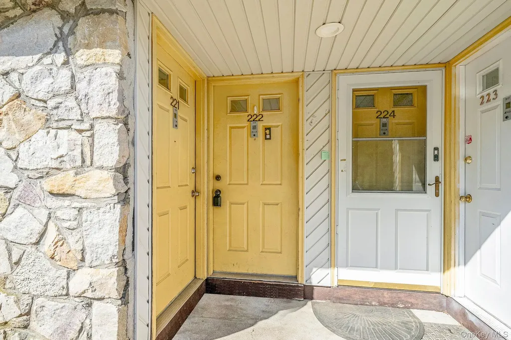 222 Pointe Circle N Coram NY 11727