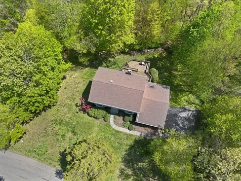 35 Woodcrest Drive Armonk NY 10504