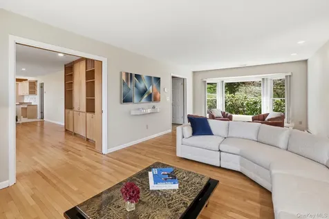 35 Woodcrest Drive Armonk NY 10504