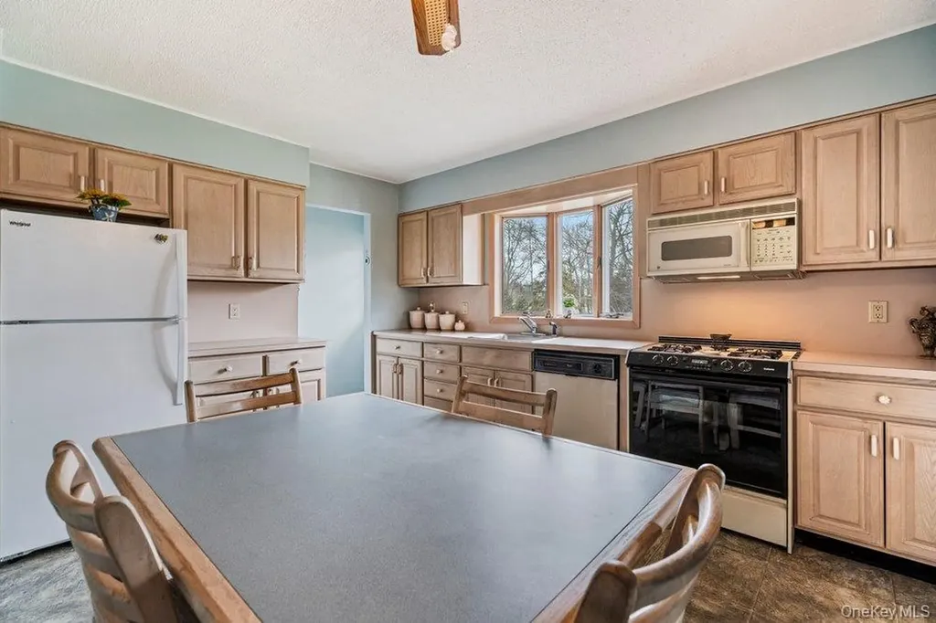848 Hampshire Road Bay Shore NY 11706