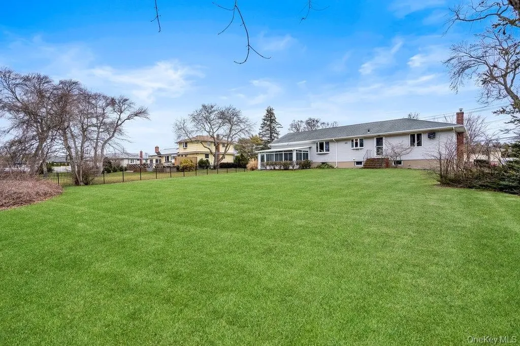 848 Hampshire Road Bay Shore NY 11706