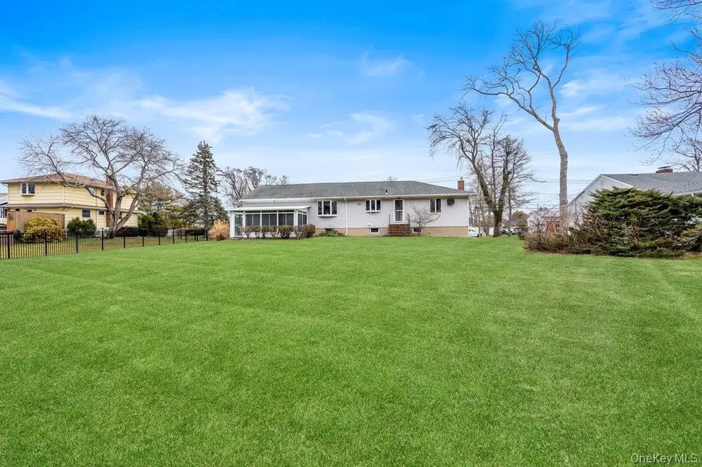 848 Hampshire Road Bay Shore NY 11706