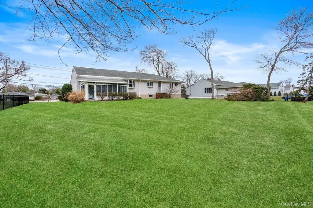 848 Hampshire Road Bay Shore NY 11706