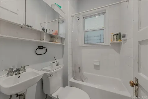 139 Voss Avenue Yonkers NY 10703