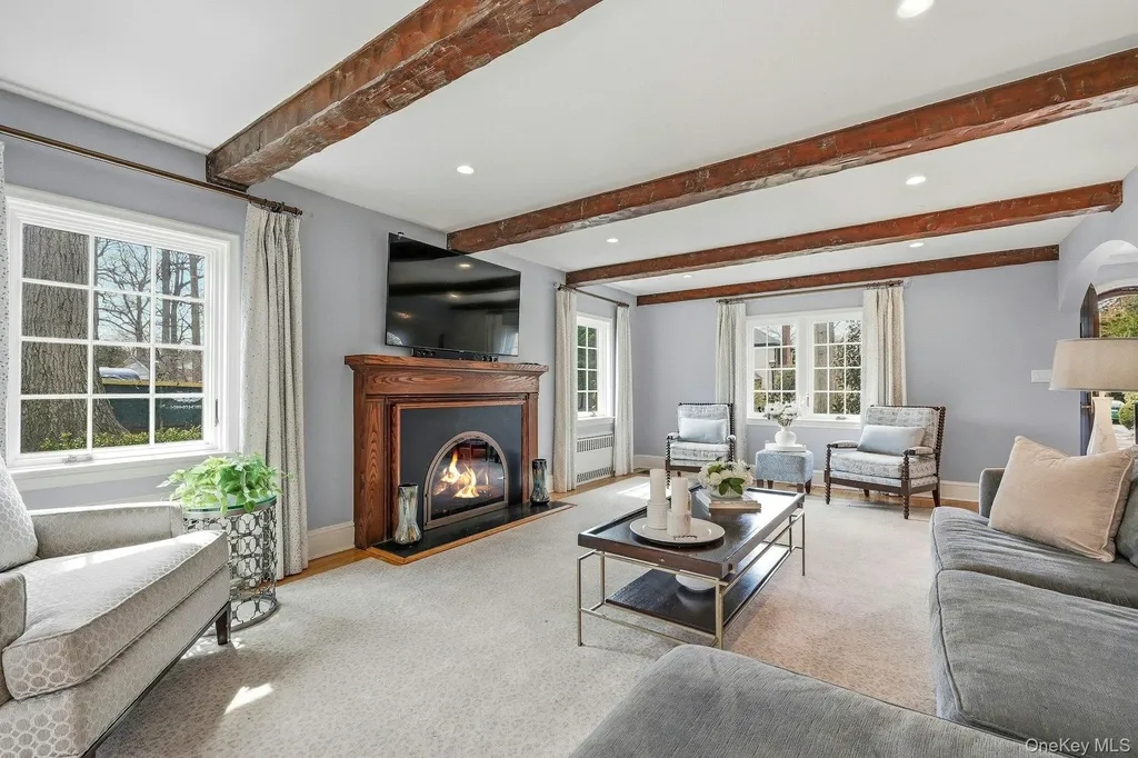 106 Thayer Road Manhasset NY 11030
