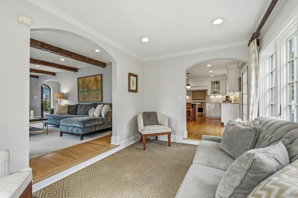 106 Thayer Road Manhasset NY 11030