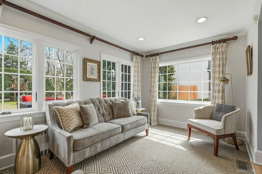 106 Thayer Road Manhasset NY 11030