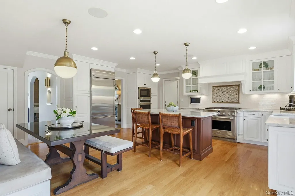 106 Thayer Road Manhasset NY 11030