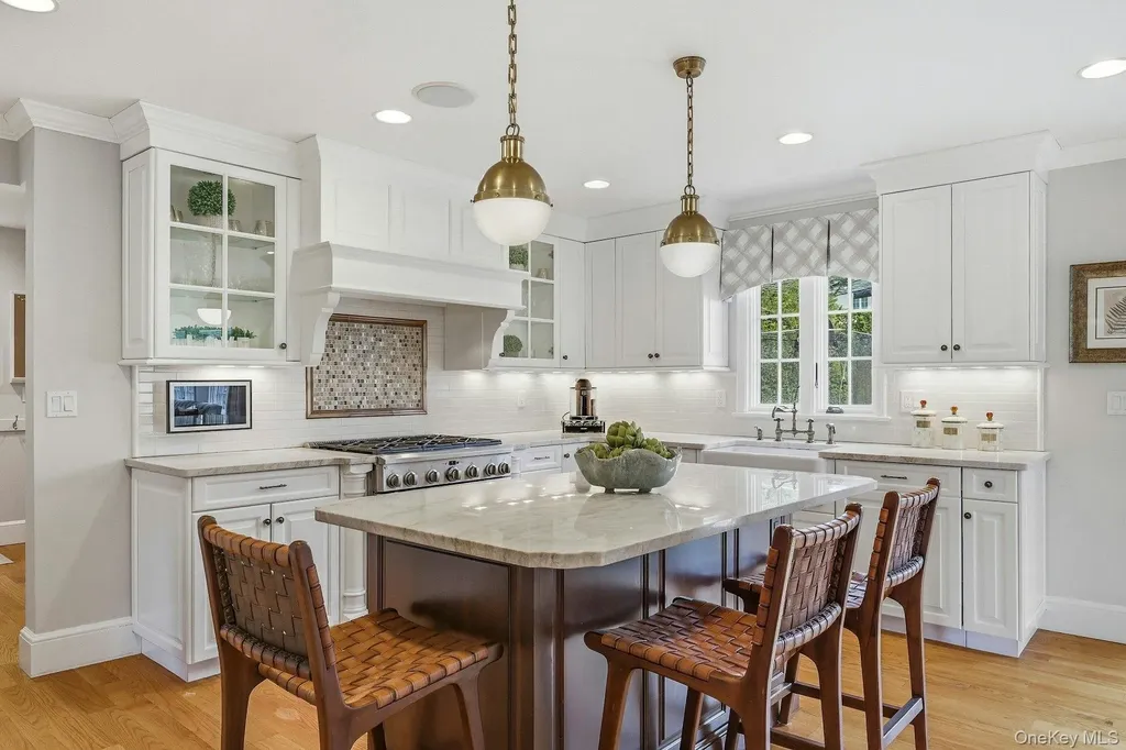 106 Thayer Road Manhasset NY 11030