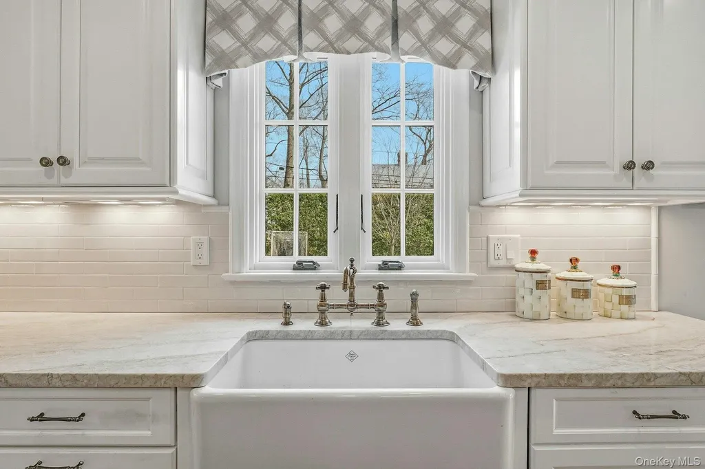 106 Thayer Road Manhasset NY 11030