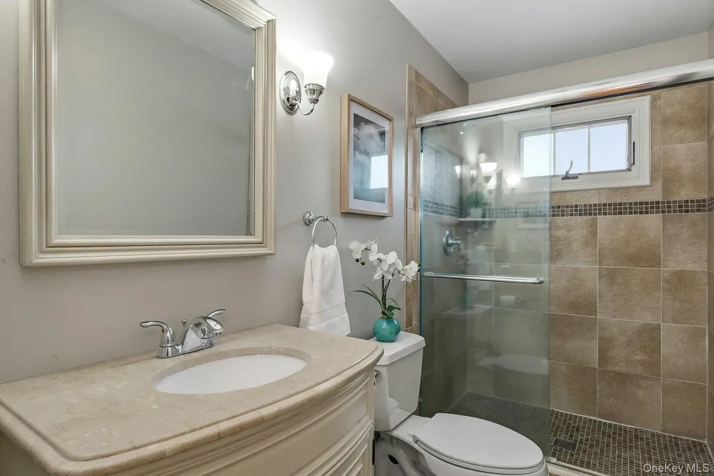 106 Thayer Road Manhasset NY 11030