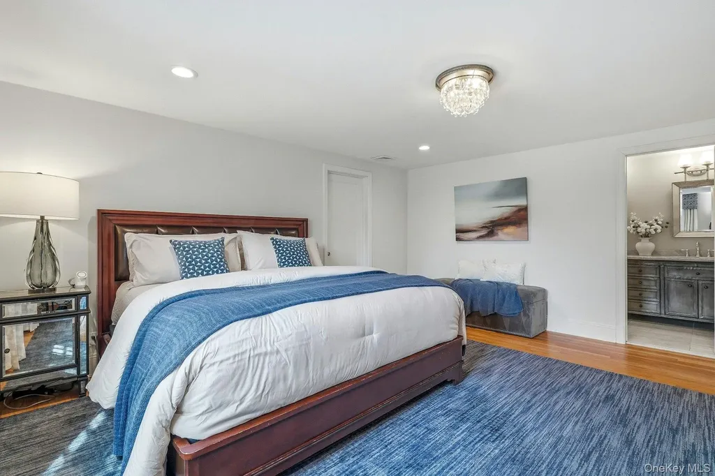 106 Thayer Road Manhasset NY 11030