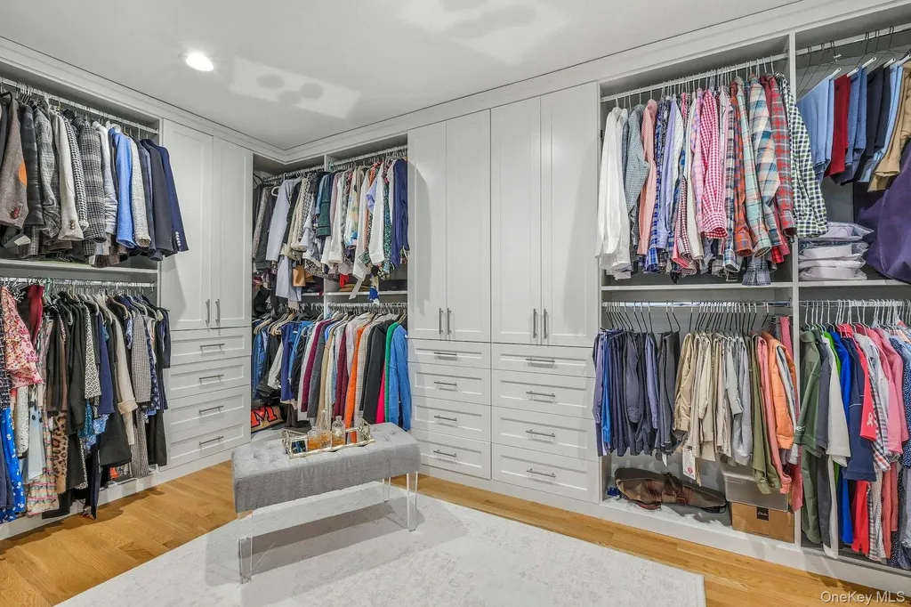 106 Thayer Road Manhasset NY 11030